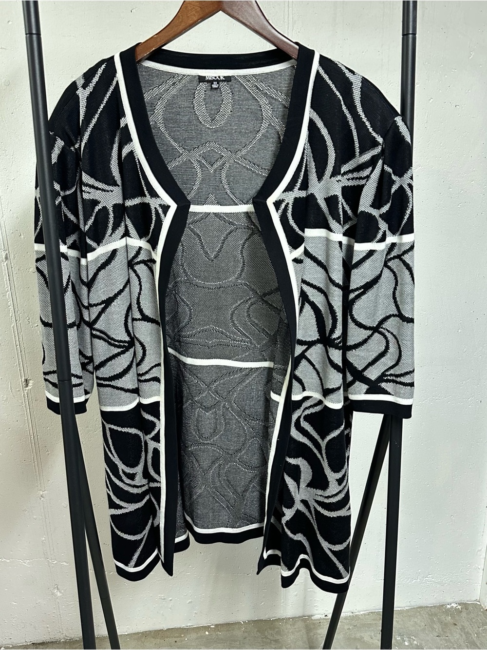 Misook Black & Gray Open-Front Patterned Cardigan